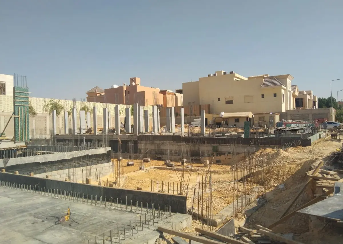 تنفيذ أساسات مشروع إنشائي بإشراف هندسي